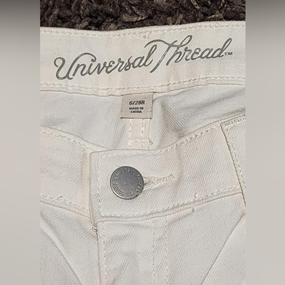 UNIVERSAL THREADS Women’s Size 6/28 Cropped White Denim Jeans Like New ** - Picture 2 of 6